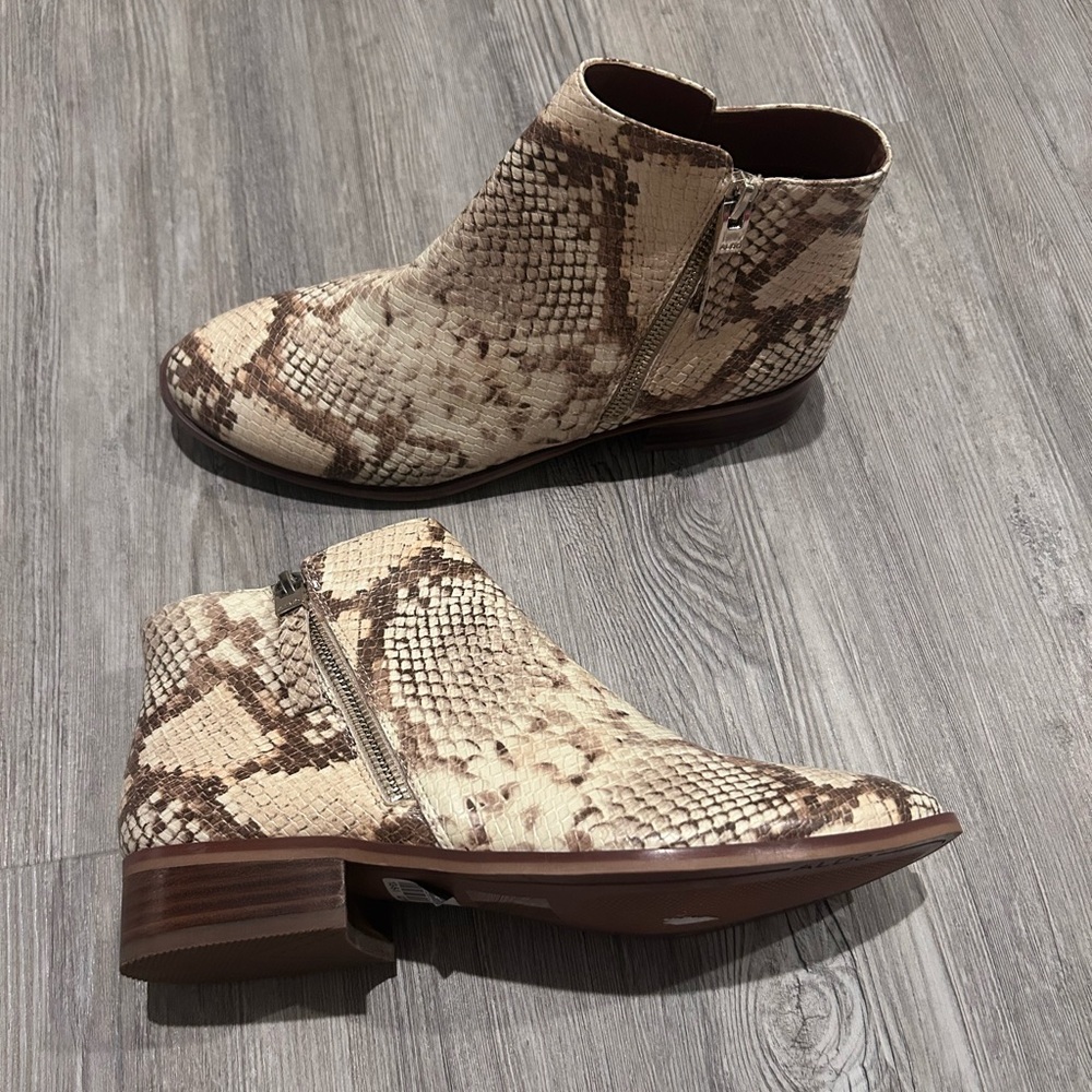NEW Aldo Ankle Boot Women's Size 8 Snakeskin Beige Black Pointed Side Zip Shoes